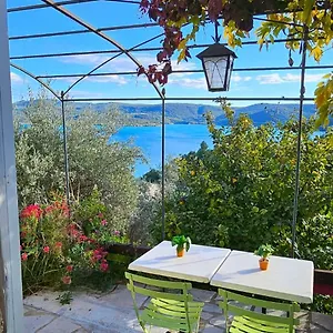 Avec Terrasse Et Jolie Vue Sur Le Sainte-Croix-de-Verdon