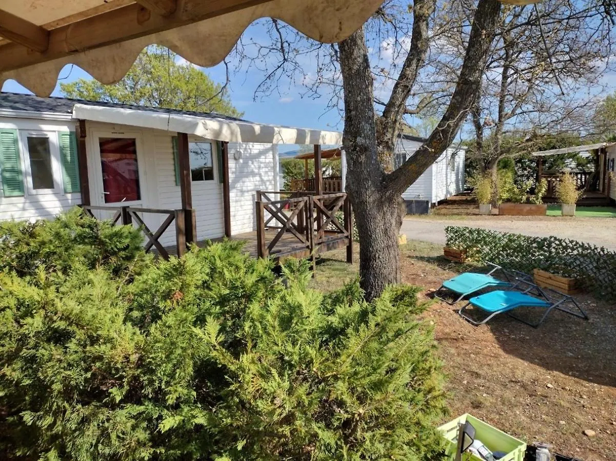 캠프장 Mobilhome 4/5 P /Gorges Du Verdon / Tout Equipe / / Tout Confort / Refait A Neuf / Lac De Ste Croix A Proximite 생트크루아드베르동